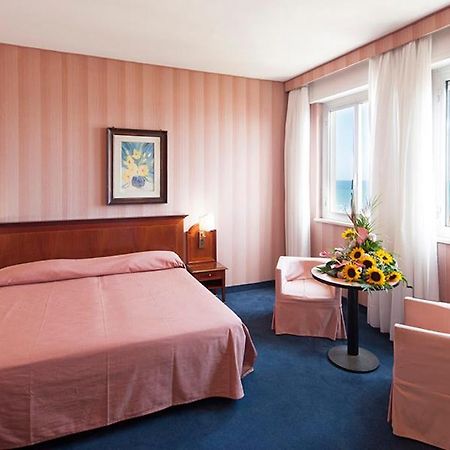 Hotel Esplanade Пескара Екстериор снимка