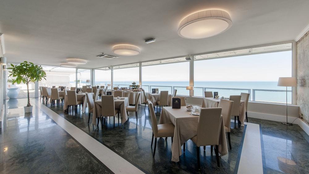 Hotel Esplanade Пескара Екстериор снимка