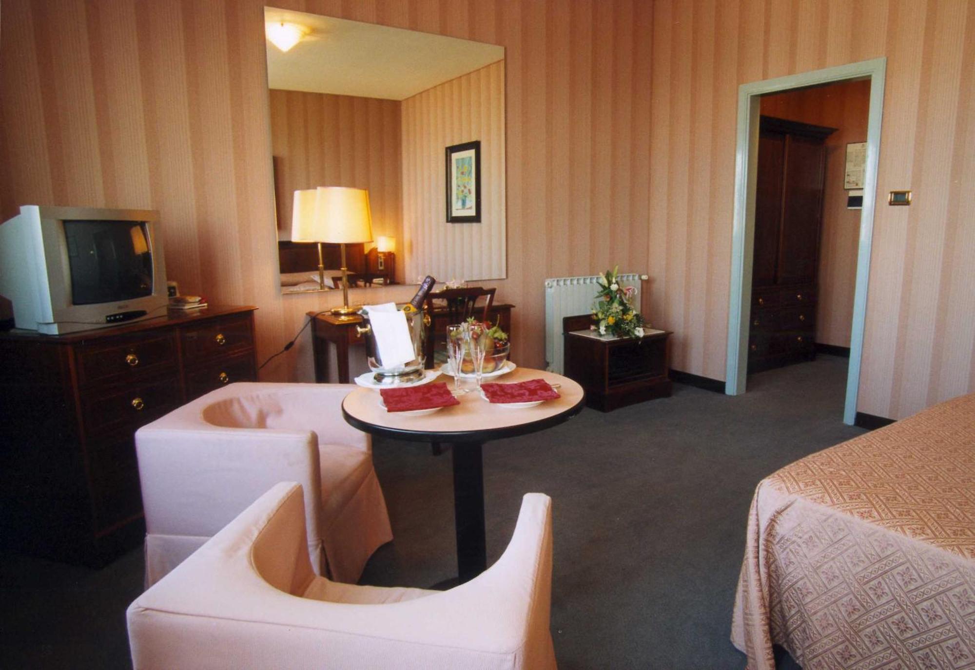Hotel Esplanade Пескара Екстериор снимка
