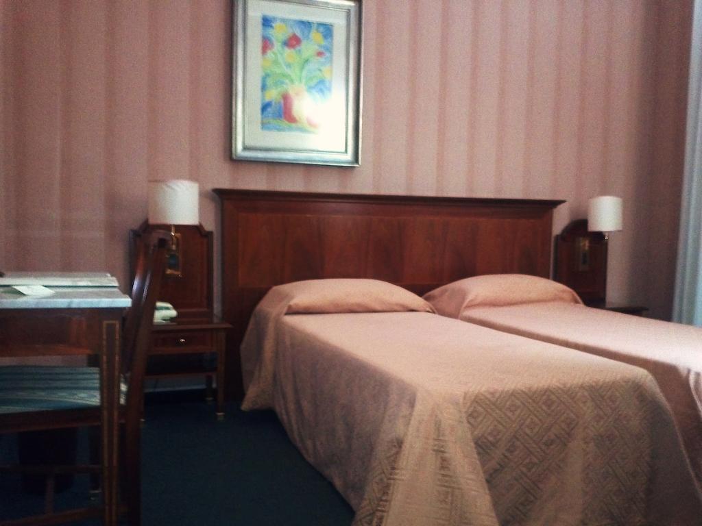 Hotel Esplanade Пескара Екстериор снимка