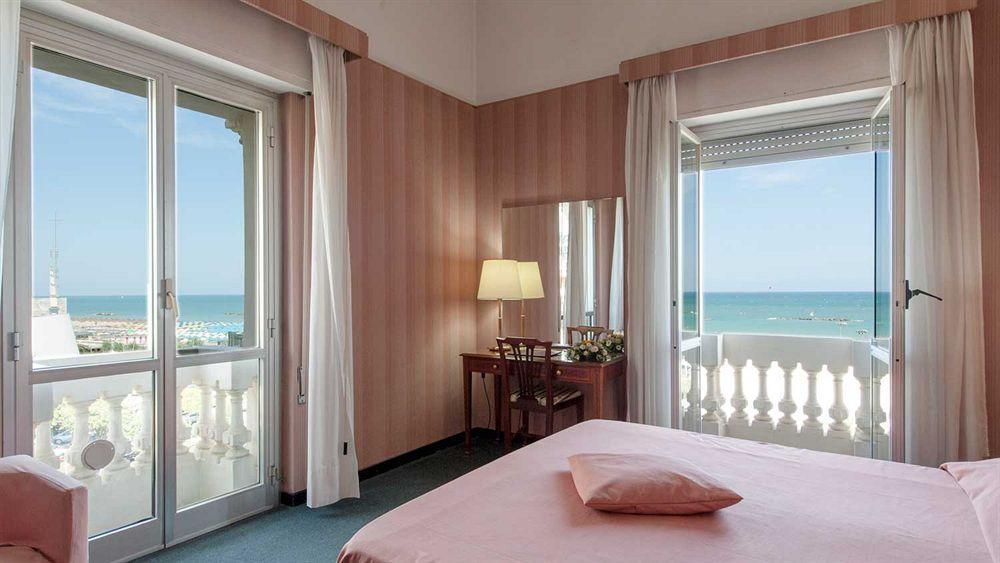 Hotel Esplanade Пескара Екстериор снимка