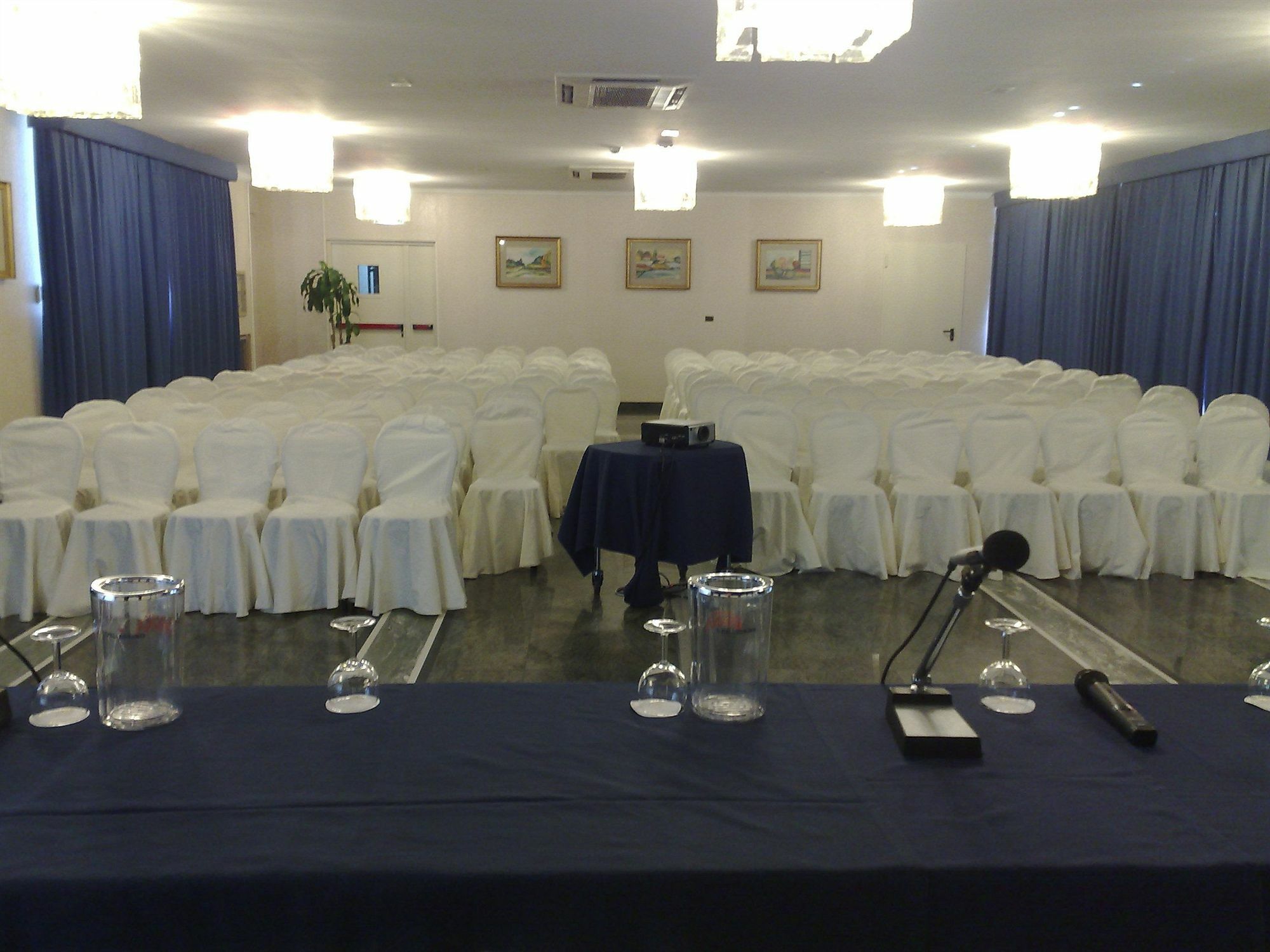 Hotel Esplanade Пескара Екстериор снимка